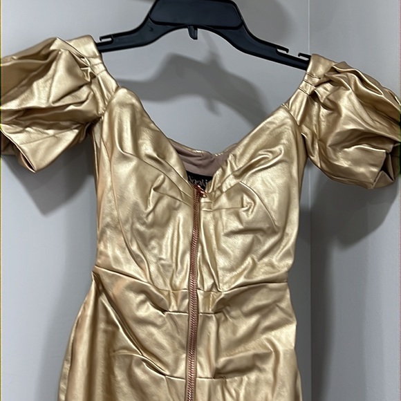 New nookie ZOE MINI DRESS IN METALLIC GOLD. - Picture 3 of 6